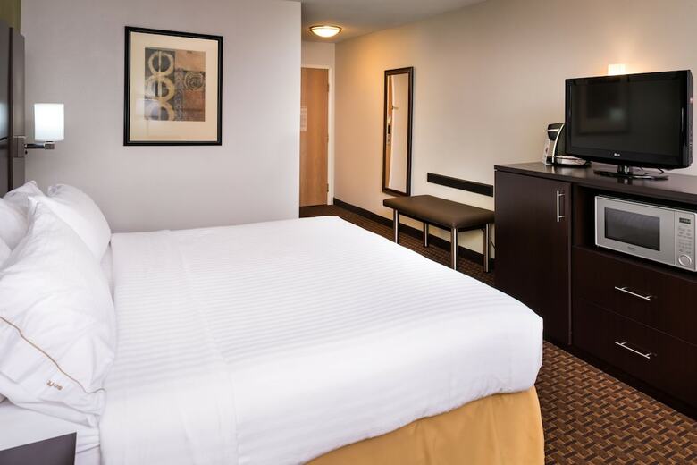 Holiday Inn Express Hotel & Suites Bucyrus