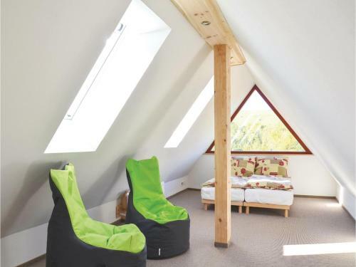 Eight-bedroom Holiday Home In Partizanska Lupca