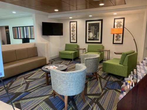 Holiday Inn Express Hotel & Suites Rochester