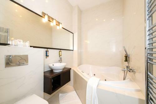 Grand Hotel Tren?in