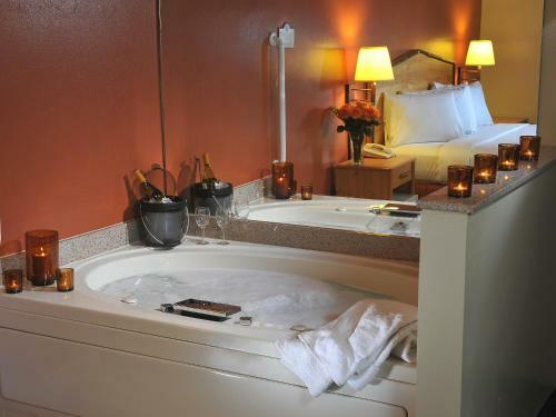 Hotel Americinn Lodge And Suites - Oswego