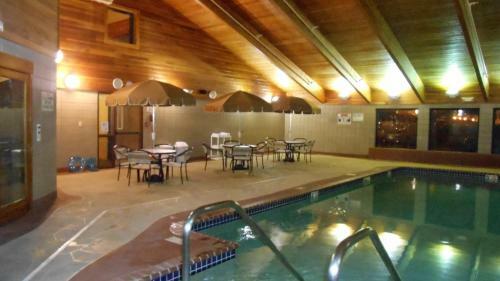 Hotel Americinn Lodge And Suites - Oswego