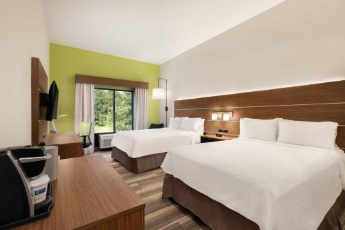 Holiday Inn Express Hotel & Suites Lavonia