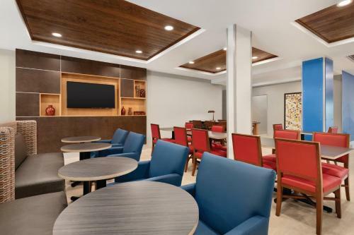Holiday Inn Express Hotel & Suites Lavonia