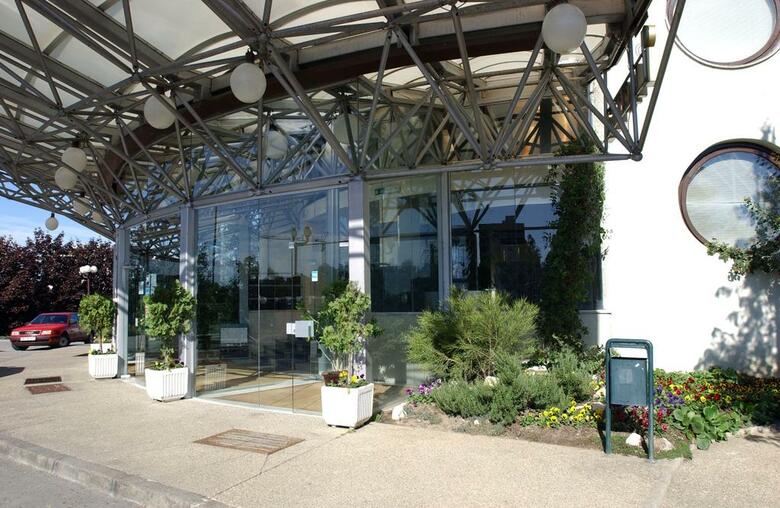 Hotel I