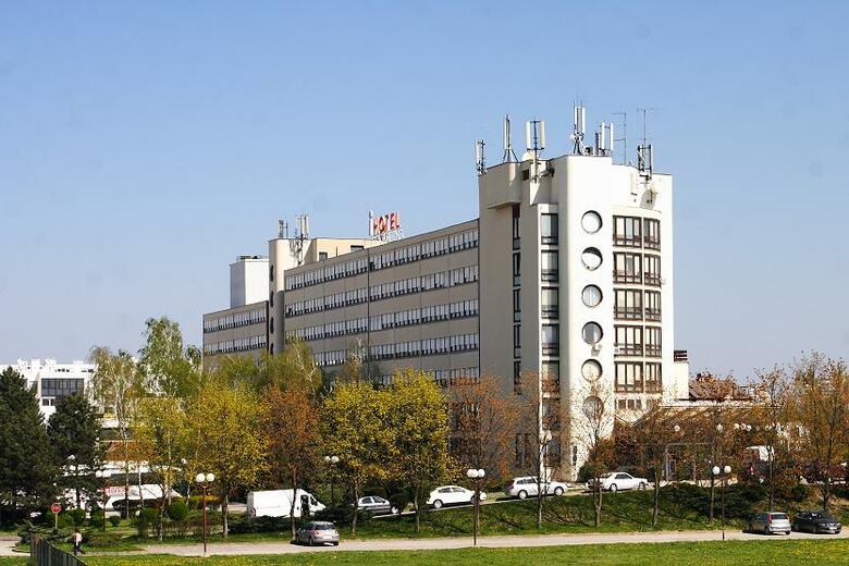 Hotel I