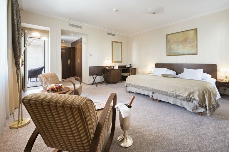Hotel Devin