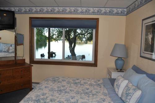 Daniels Lake Lodge B&B