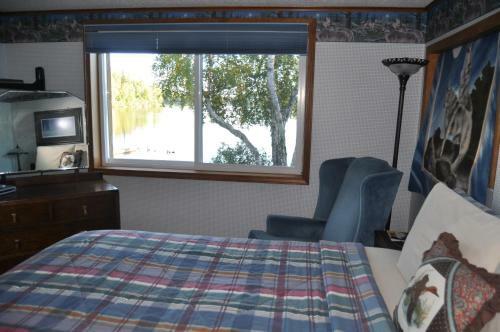 Daniels Lake Lodge B&B