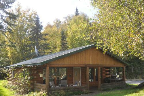 Daniels Lake Lodge Cabins