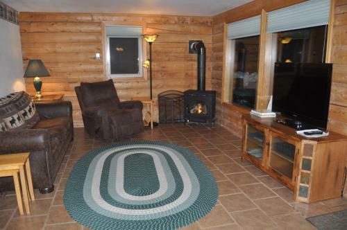 Daniels Lake Lodge Cabins