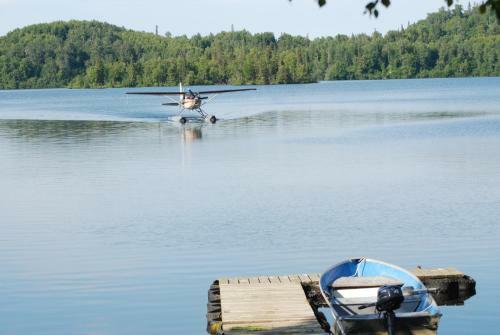 Daniels Lake Lodge Cabins