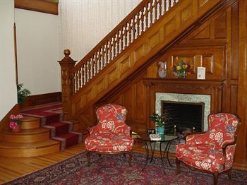 Estabrook House Bed And Breakfast