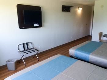 Motel 6 Rothschild