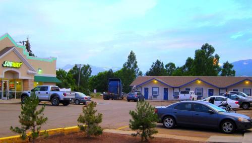 Mac's Motel