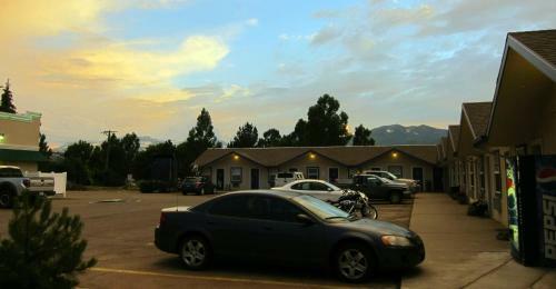 Mac's Motel