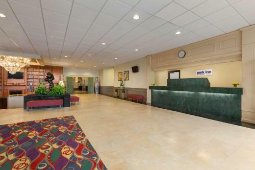 Posada Park Inn By Radisson Sharon