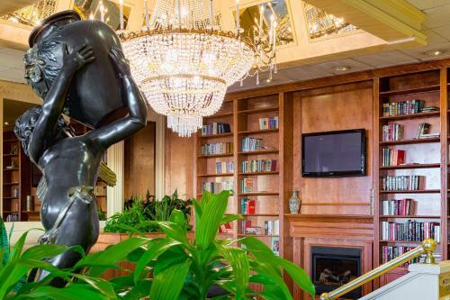 Posada Park Inn By Radisson Sharon