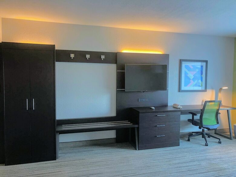 Holiday Inn Express Hotel & Suites Hearne