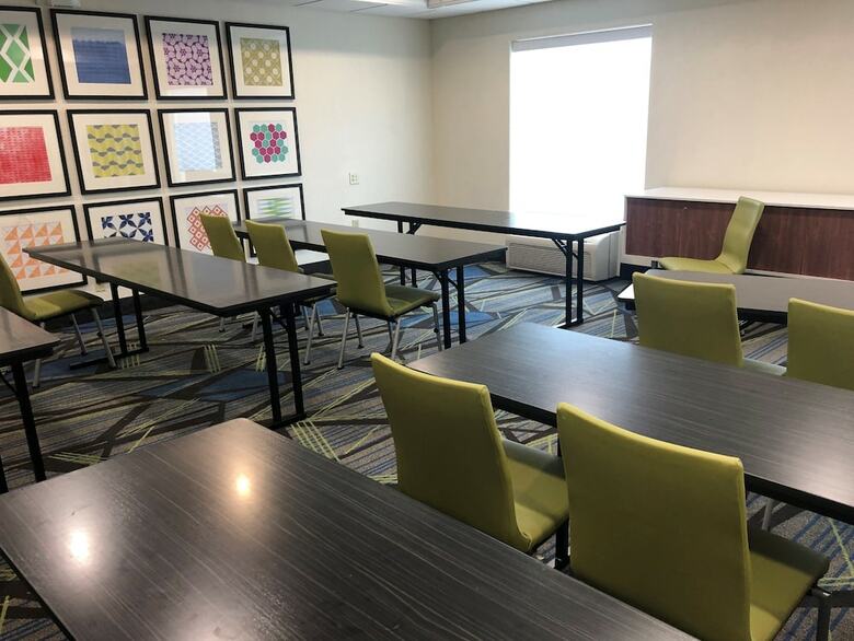 Holiday Inn Express Hotel & Suites Hearne