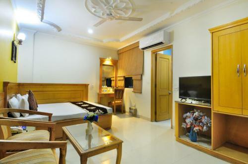 Hotel Maharaja Residency