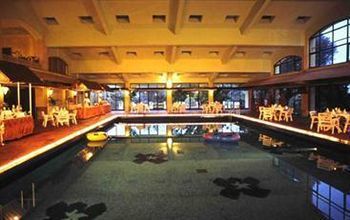 Hotel Fariyas Resort