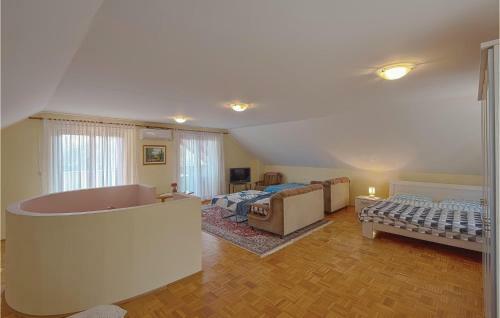 Two-bedroom Holiday Home In Stubicke Toplice