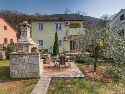 Two-bedroom Apartment In Porozina