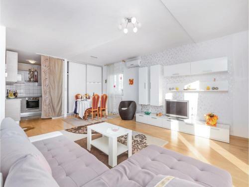 Three-bedroom Apartment In Matulji