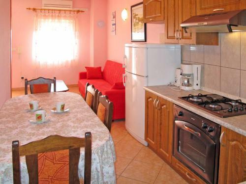 Holiday Home Haus Adriatic (voj510)