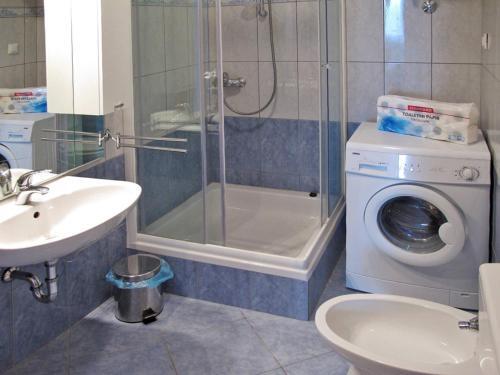 Holiday Home Haus Adriatic (voj510)