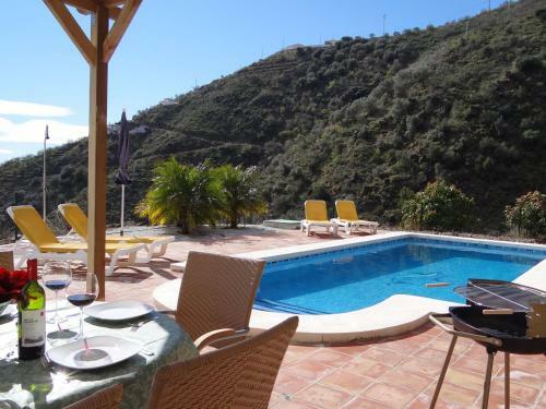 Luxurious Villa In Arenas With Pool
