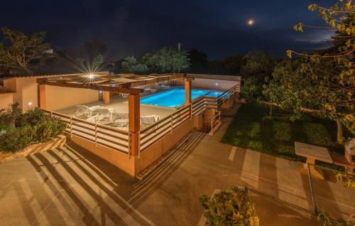Hostal E-m Apartments With Private Pool