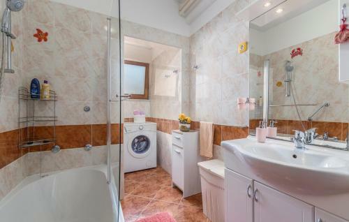 Hostal E-m Apartments With Private Pool