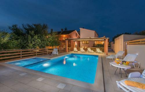 Hostal E-m Apartments With Private Pool