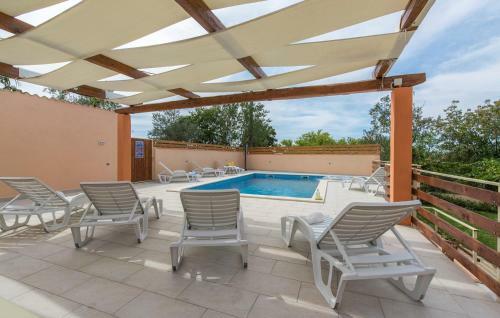 Hostal E-m Apartments With Private Pool