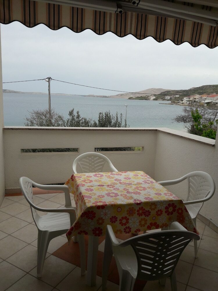 Apartments Metajna X