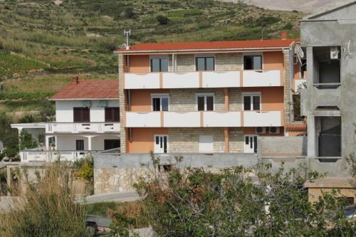 Apartment Metajna 527c