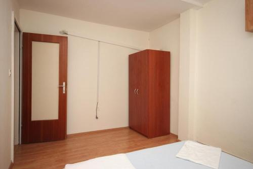 Apartment Metajna 6369c