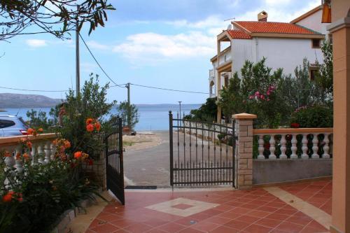 Apartment Metajna 6503e