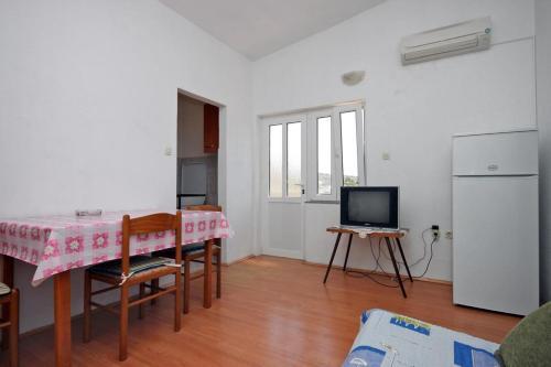 Apartments By The Sea Metajna (Pag) - 6351