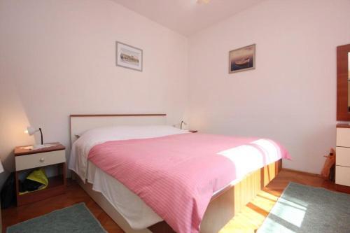 Apartments By The Sea Pisak (omis) - 7570