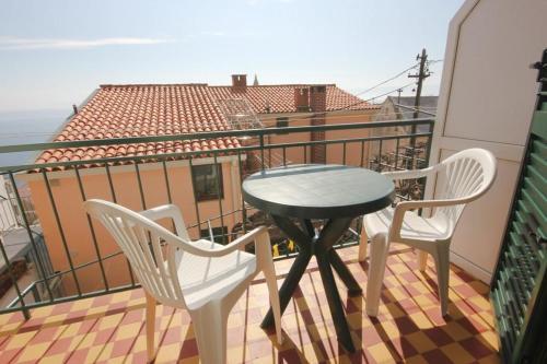 Apartments By The Sea Pisak (omis) - 7570