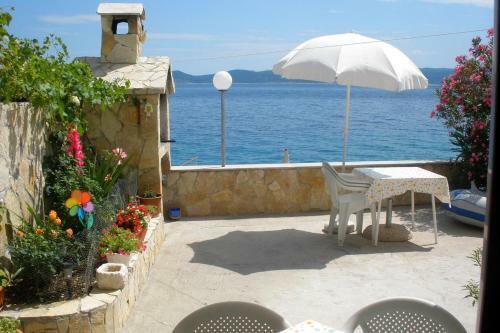 Apartments By The Sea Pisak (omis) - 10410