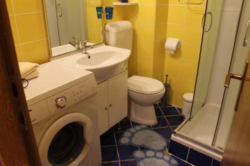 Apartments By The Sea Pisak (omis) - 10410