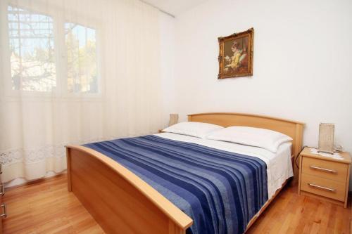 Apartments By The Sea Pisak (omis) - 4815