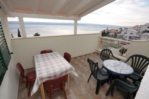 Apartments By The Sea Pisak (omis) - 4815
