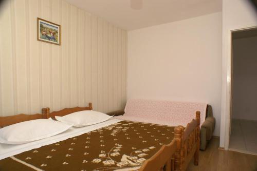 Apartments By The Sea Pisak (omis) - 2742