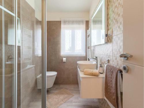 Four-bedroom Holiday Home In Radeki Polje
