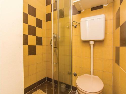 Two-bedroom Apartment In Gornji Policnik